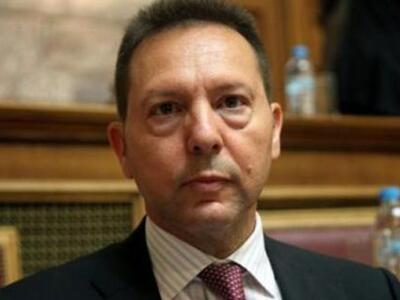 Τον Παπούλια και τους πολιτικούς αρχηγού...