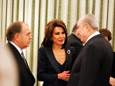 Η Γιάννα Αγγελοπούλου-Δασκαλάκη και δεξι...