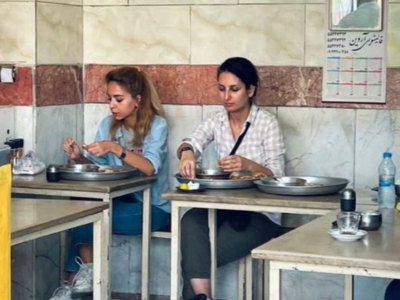 Ιράν: Γυναίκα συνελήφθη επειδή έτρωγε σε...