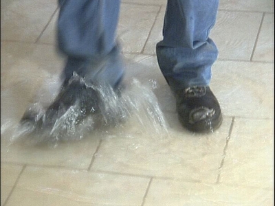 Πλημμύρησαν διαμερίσματα στις νέες εργατ...