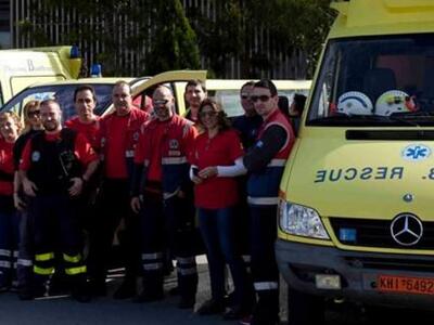 «ΕΚΑΒ εκεί; Μπορείτε να με συνδέσετε με ...