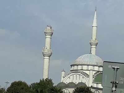 Κατέρρευσαν κτίριο και μιναρές σε τζαμί ...