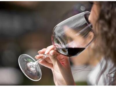 Φινλανδός Καθηγητής λέει ότι ένα μπουκάλ...