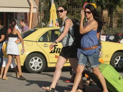 Γεμάτα φεύγουν τα πλοία από τον Πειραιά