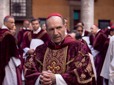 Conclave: Πόσο ακριβής είναι η ταινία σχ...