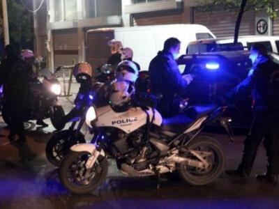 Πάτρα:Ο πελάτης συνέλαβε το ληστή στο su...