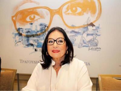 Η Νάνα Μούσχουρη τα έβαλε με τους πολιτικούς! 