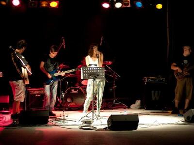 Ροκ συναυλία στην παραλία Αιγίου