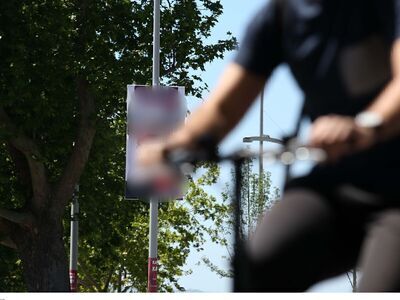 Πάτρα: Απομάκρυνση παράνομων αφισών από ...