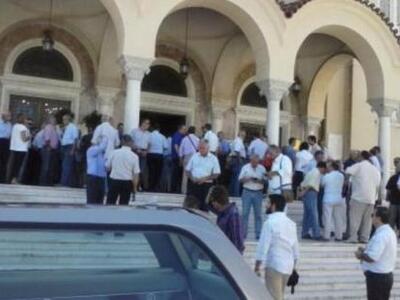 Πάτρα: Βαρύ το κλίμα στην κηδεία του Δημ...