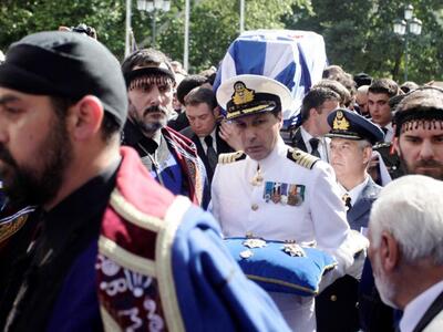 Ο ύστατος χαιρετισμός στον Κωνσταντίνο Μ...