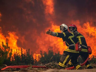 Μαίνονται οι πυρκαγιές στην Γαλλία - Στά...