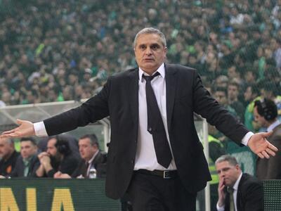 Μπάσκετ: Επέστρεψε στον πάγκο του Παναθη...