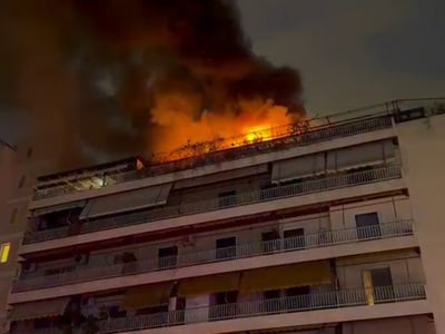 Μεγάλη φωτιά σε διαμέρισμα στη Νέα Σμύρν...