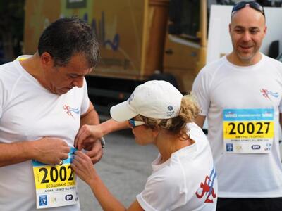 Ο Σταύρος Θεοδωράκης στο μαραθώνιο μαζί ...