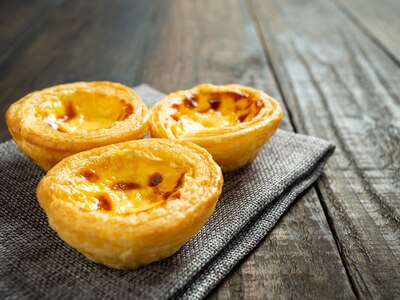 Συνταγή για τάρτες με τυρί τσένταρ και κρεμμύδι 