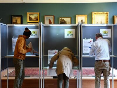 Εκλογές στην Ολλανδία: Προηγείται στα ex...