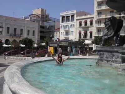 Πάτρα: Έσφιξαν οι ζέστες- "Βουτιές&...