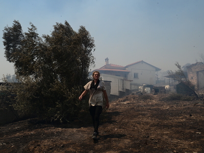 Φωτιά στην Αττική: Κάτοικοι με δάκρυα στ...