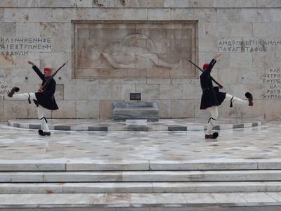 Ο Δένδιας σε επαφές για τον Άγνωστο Στρα...