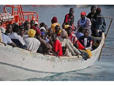 ΤΩΡΑ! Σκάφος με 100 λαθρομετανάστες αγνο...