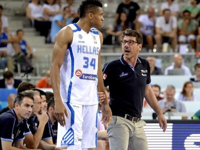 Ο Γιάννης Αντετοκούνμπο ντυμένος Αρχαίος...