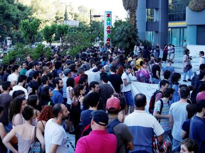 Συγκέντρωση διαμαρτυρίας έξω από το Mega...