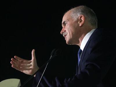 Ζητά στοιχεία για τη "στρατιά"...