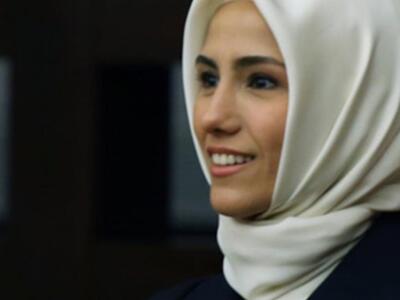 Φλερτάρει με την πολιτική η κούκλα κόρη ...