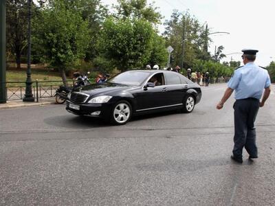Ανατροπή  … και "προνόμια"
