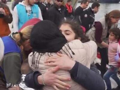 Μητερα πρόσφυγας ξαναβρήκε τα παιδιά της...