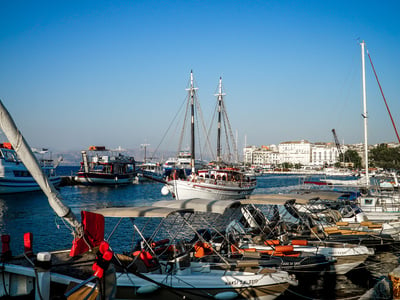 Ποιο είναι το δίκτυο μαρίνων στο Ιόνιο Π...