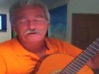 Δείτε τον πατριό της Ελένης Μενεγάκη να ...