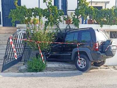 Αιγιάλεια: Τρελή πορεία... τζιπ κατέληξε...