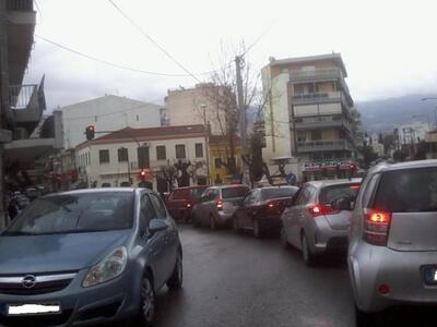 Πάτρα: Κυκλοφοριακό κομφούζιο στα Ταμπάχ...