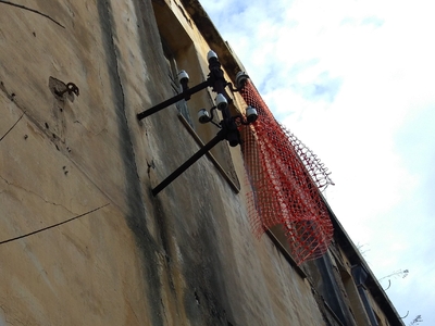 Πάτρα: Οι πορσελάνινοι μονωτήρες του τηλ...