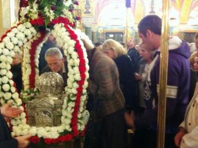 Με κατάνυξη και λαμπρότητα η Πάτρα τίμησ...