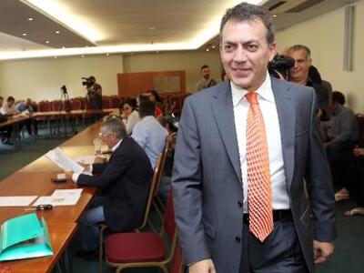 Βρούτσης: Δεν θα υπάρξει μείωση μισθών κ...