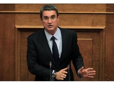 Λοβέρδος: Δέκα χιλιάδες προσλήψεις μόνιμ...