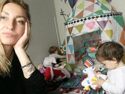 Ρούλα Ρέβη: Η φωτογραφία με τα διδυμάκια...