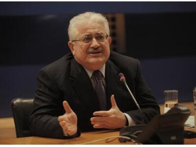 Ο Τζαβάρας βράβευσε τους Ισπανούς δημιου...