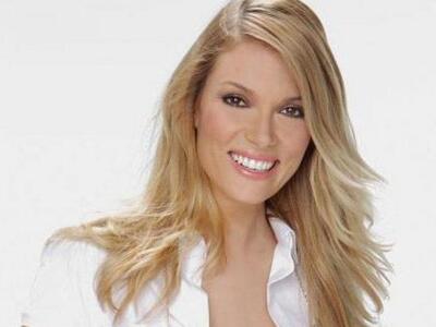 Η Βίκυ Καγιά με μαγιό μετά την γέννηση τ...