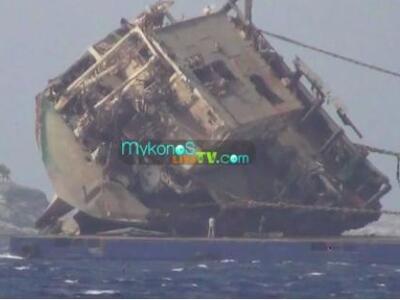 Εντυπωσιακή ανέλκυση ναυαγίου στη Μύκονο