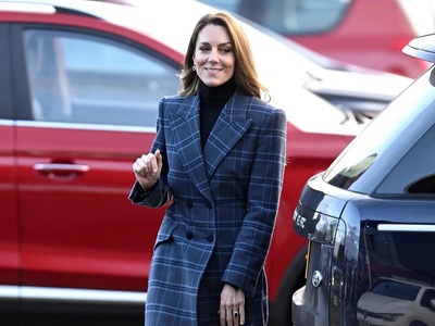 Kέιτ Μίντλετον: Στη Σκωτία, με καρό παλτ...