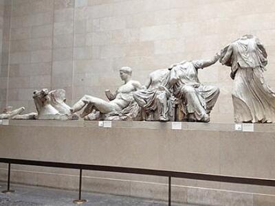 Ομογενείς μηνύουν τη Βρετανία για τα Μάρ...