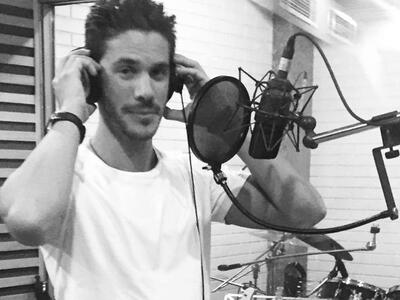 Νέο τραγούδι από τον πατρινό Νίκο Οικονο...