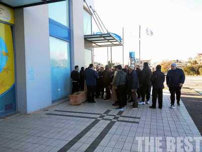 Οι συμβασιούχοι του Δήμου Πατρέων μένουν...