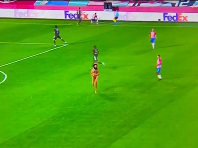 Γυμνή... εισβολή στο Γρανάδα–Γιουνάιτεντ * ΒΙΝΤΕΟ