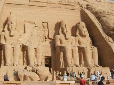 Αίγυπτος: Επιστροφή αρχαιοτήτων που εκλά...