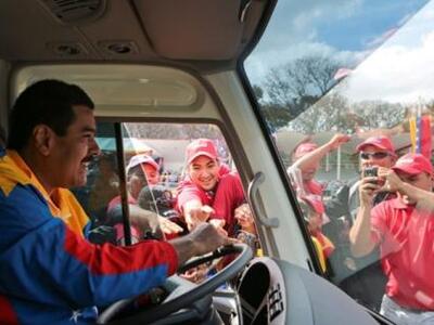 Ο Μαδούρο συλλαμβάνει στρατηγούς, φοβούμ...